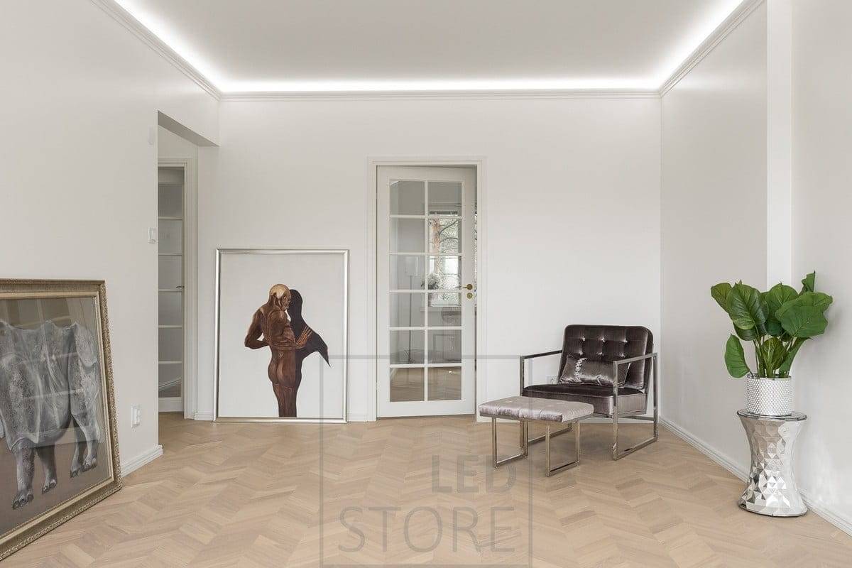 la cinta led en interiorismo aporta estilo al borde del techo