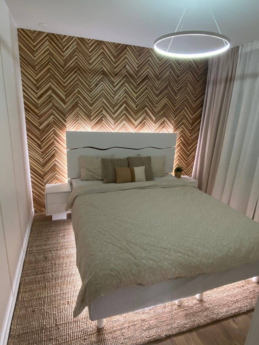Tira de LED alrededor del extremo de la cama y debajo de la cama.