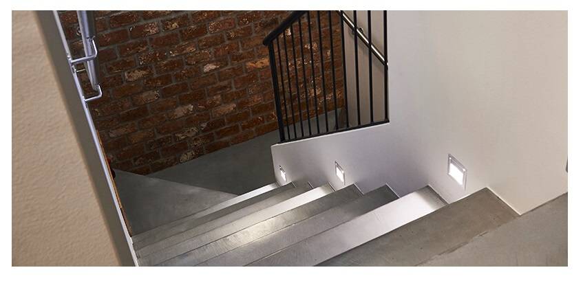Luz de escalera empotrada en la pared para la iluminación de escaleras en interiorismo