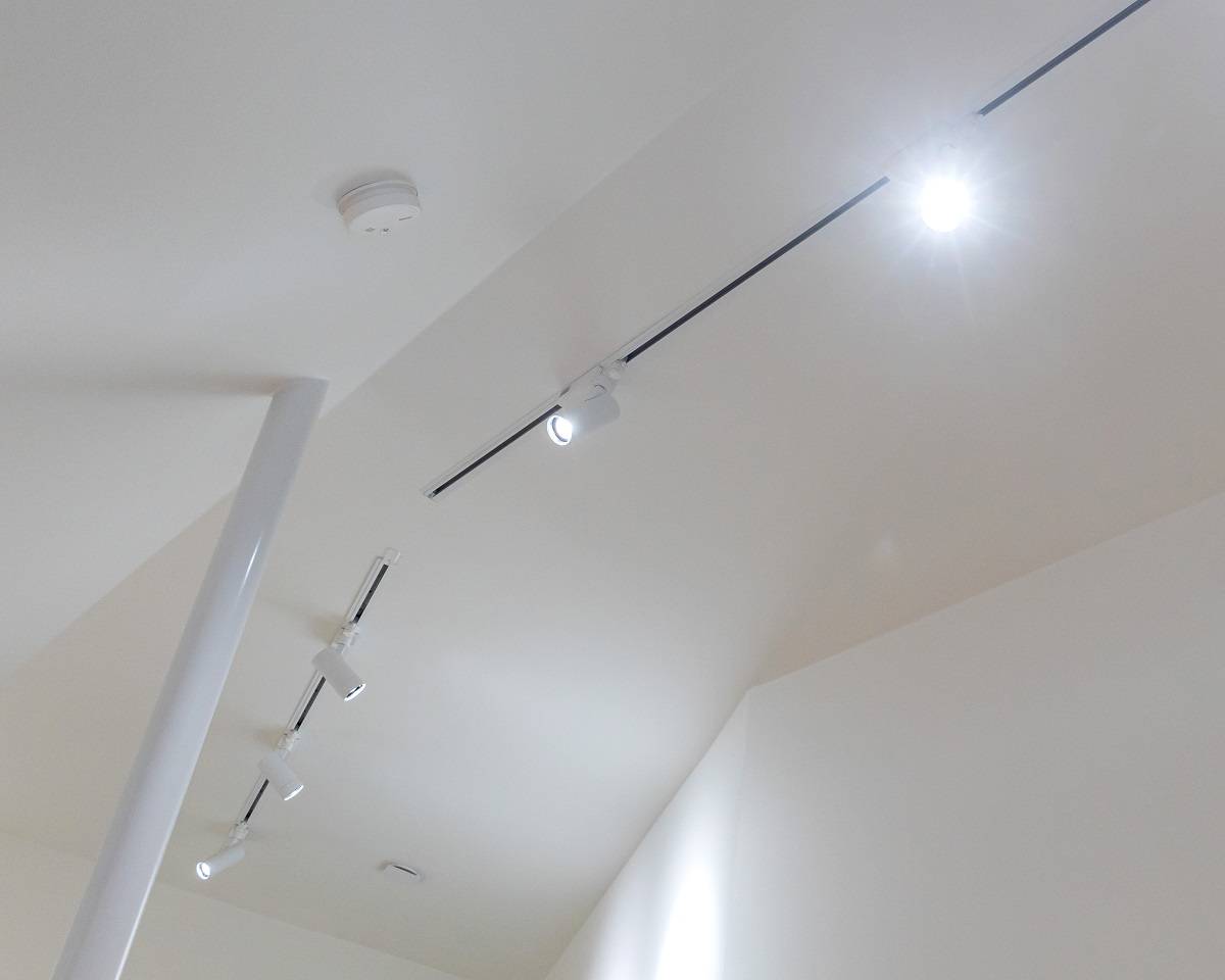 El ciclo de vida de los LED es largo en el sistema de iluminación de carriles FOKUS.