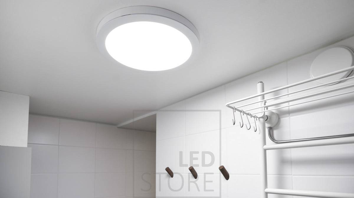 Plafón de superficie regulable y resistente a la humedad (IP44) para iluminar tu cuarto de baño