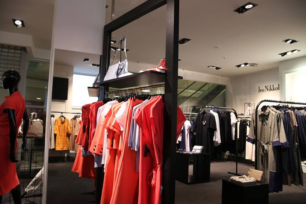 Iluminación led en tienda de ropa con alta reproducción cromática