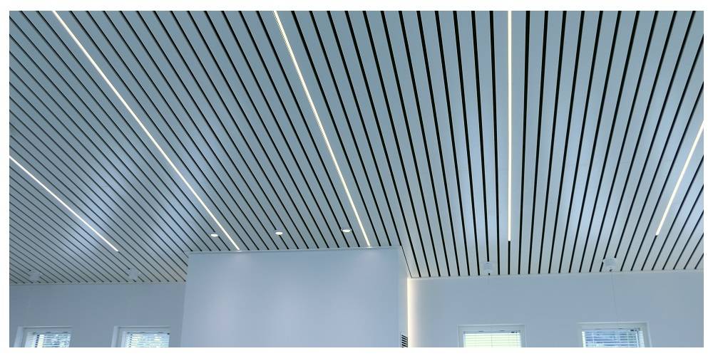 Tira de luz led en el techo