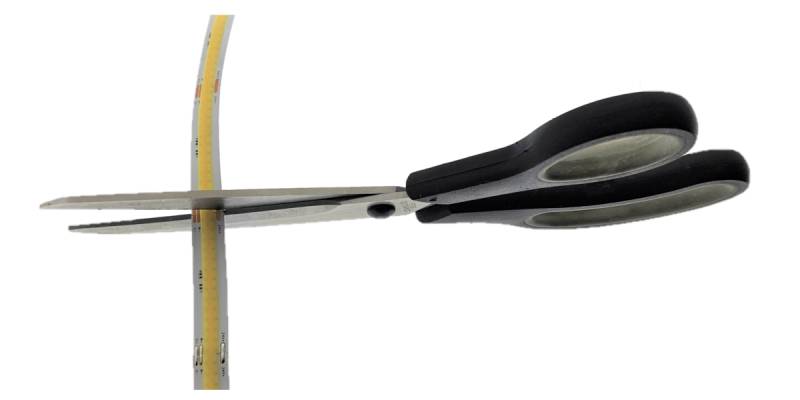 Cortar la tira de luz Led con tijeras