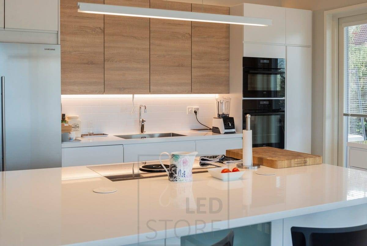 las luces led para la cocina funcionan bien en el espacio bajo los armarios