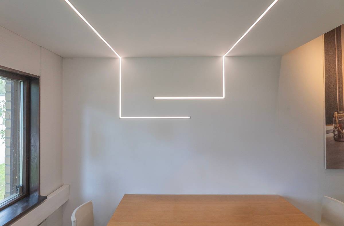 La luz de tono neutro de unos 4.000 Kelvin es muy adecuada para la iluminación general. No refracta la luz ni cálida ni fría.