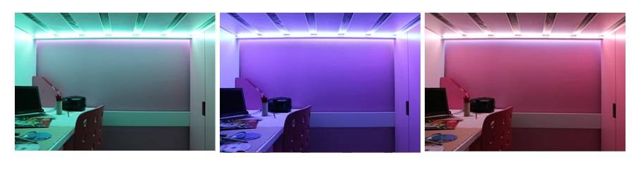 Luz de colores con jóvenes bajo la mesa