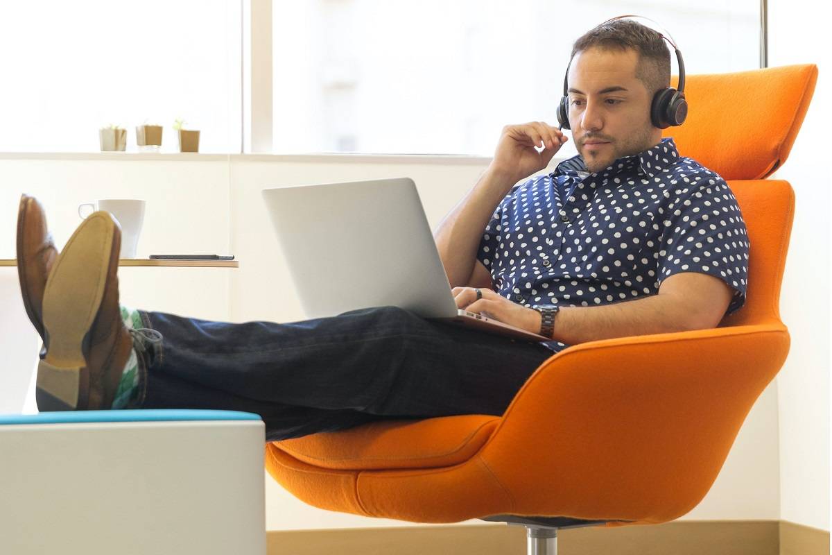 Iluminación del lugar de trabajo - ¿Cómo puede el diseño de la iluminación mejorar la productividad en el lugar de trabajo?