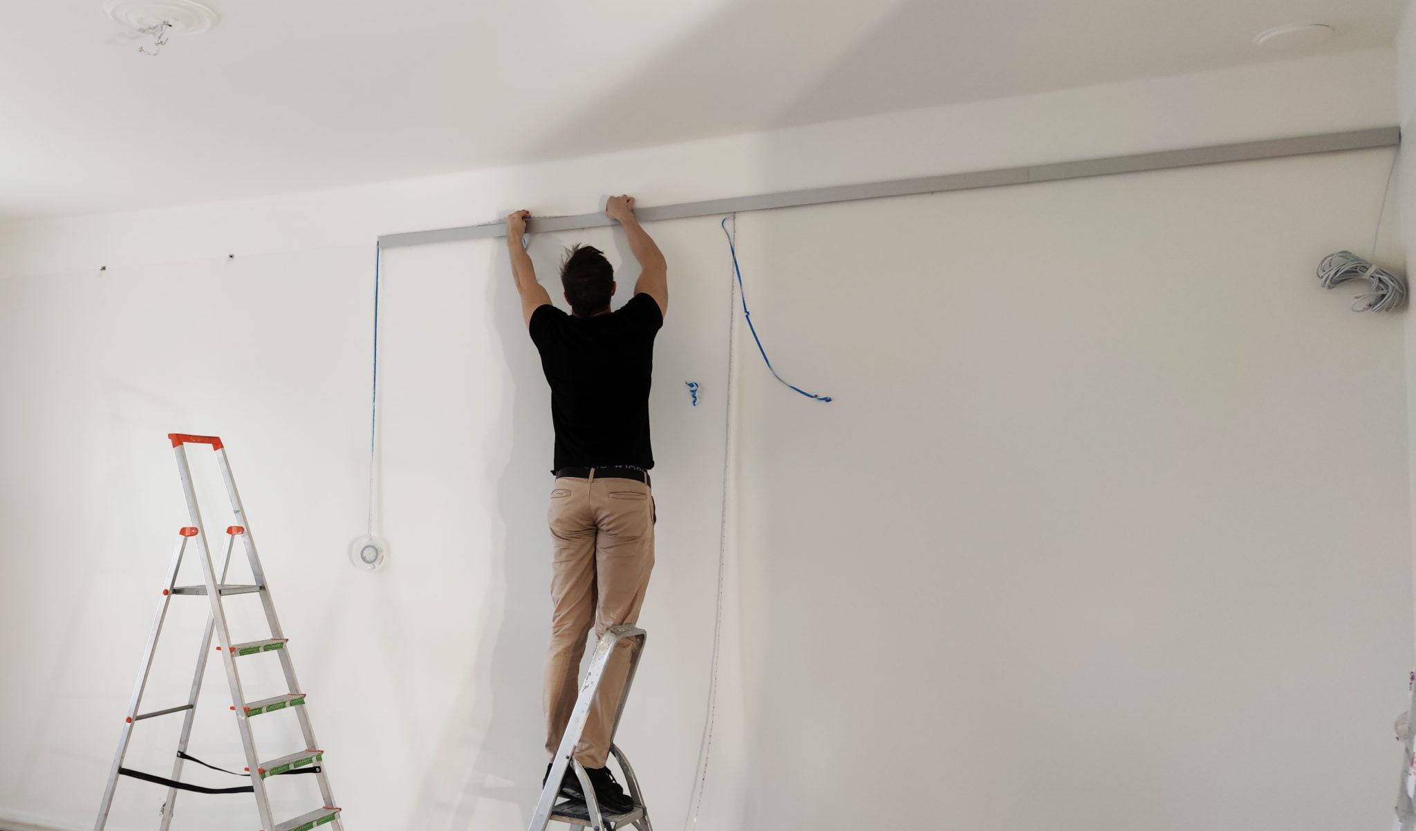 Instalación de luminarias led en la pared