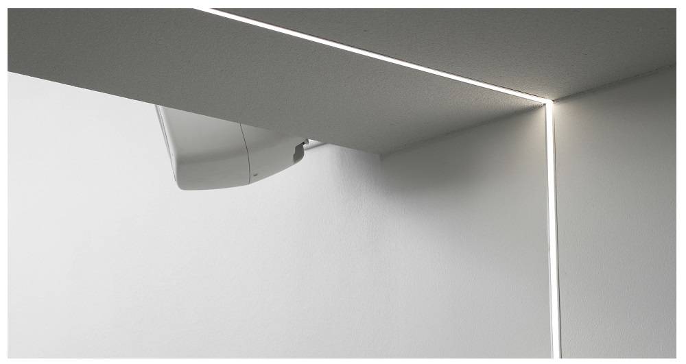 Iluminación con tiras de leds - Línea de luz en pared y techo