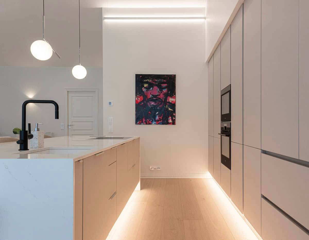 Zócalo de cocina con tira led