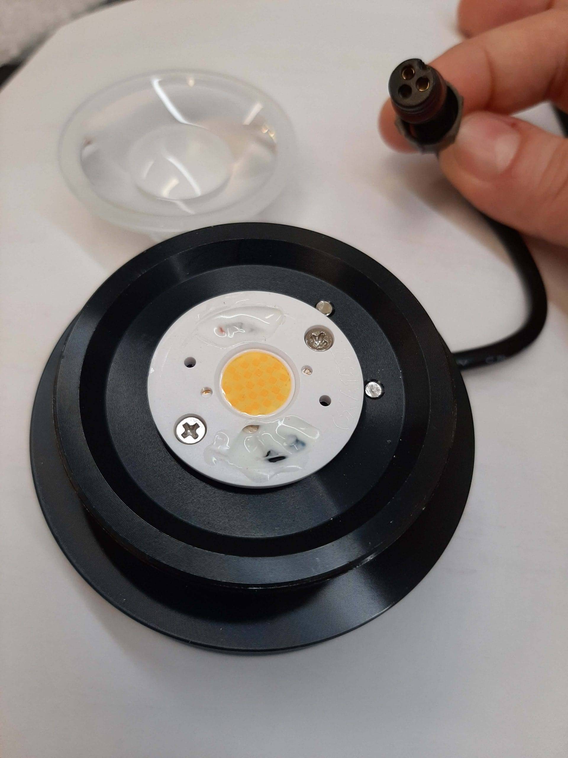 Foco regulable en temperatura de color con circuito led multifuncional, copyright LedStore.fi