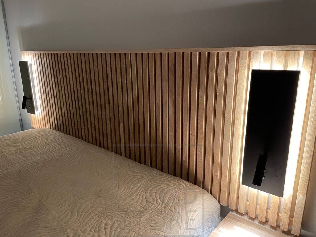 Lámpara de noche y lectura NIGHT negra a ambos lados de la cama. Luz de fondo y luz de lectura direccional con interruptores separados en el cuerpo de la lámpara. Ledstore.fi