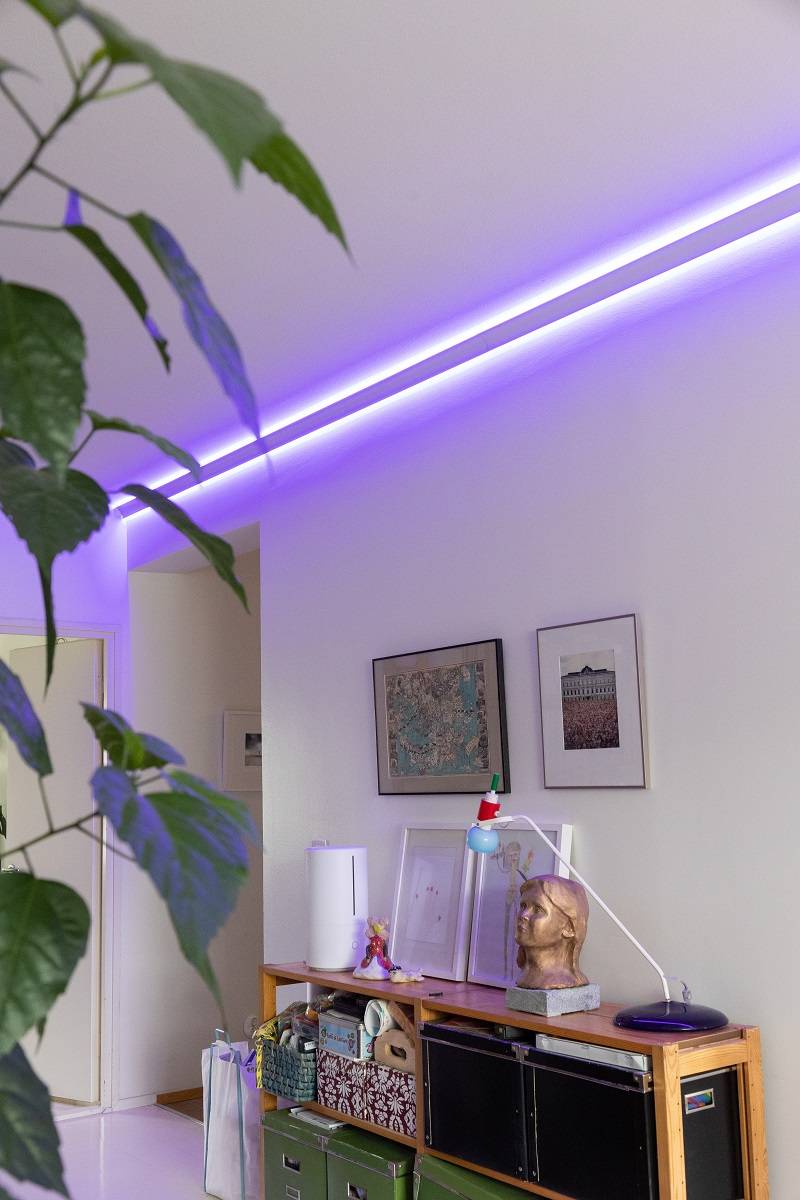 La tira de leds RGB+CCT facilita el cambio de ambiente.