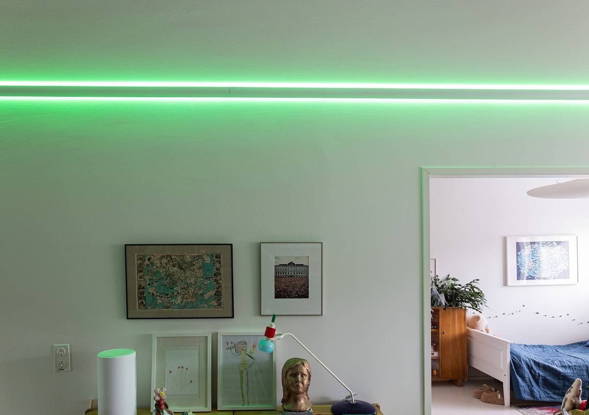 Tira led RGB+CCT en perfil indirecto de 3 arcos.
