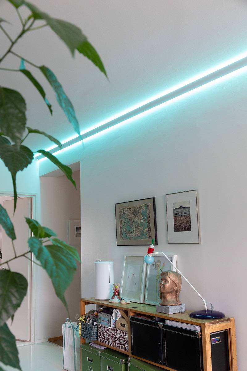 La tira de leds RGB+CCT facilita el cambio de ambiente.
