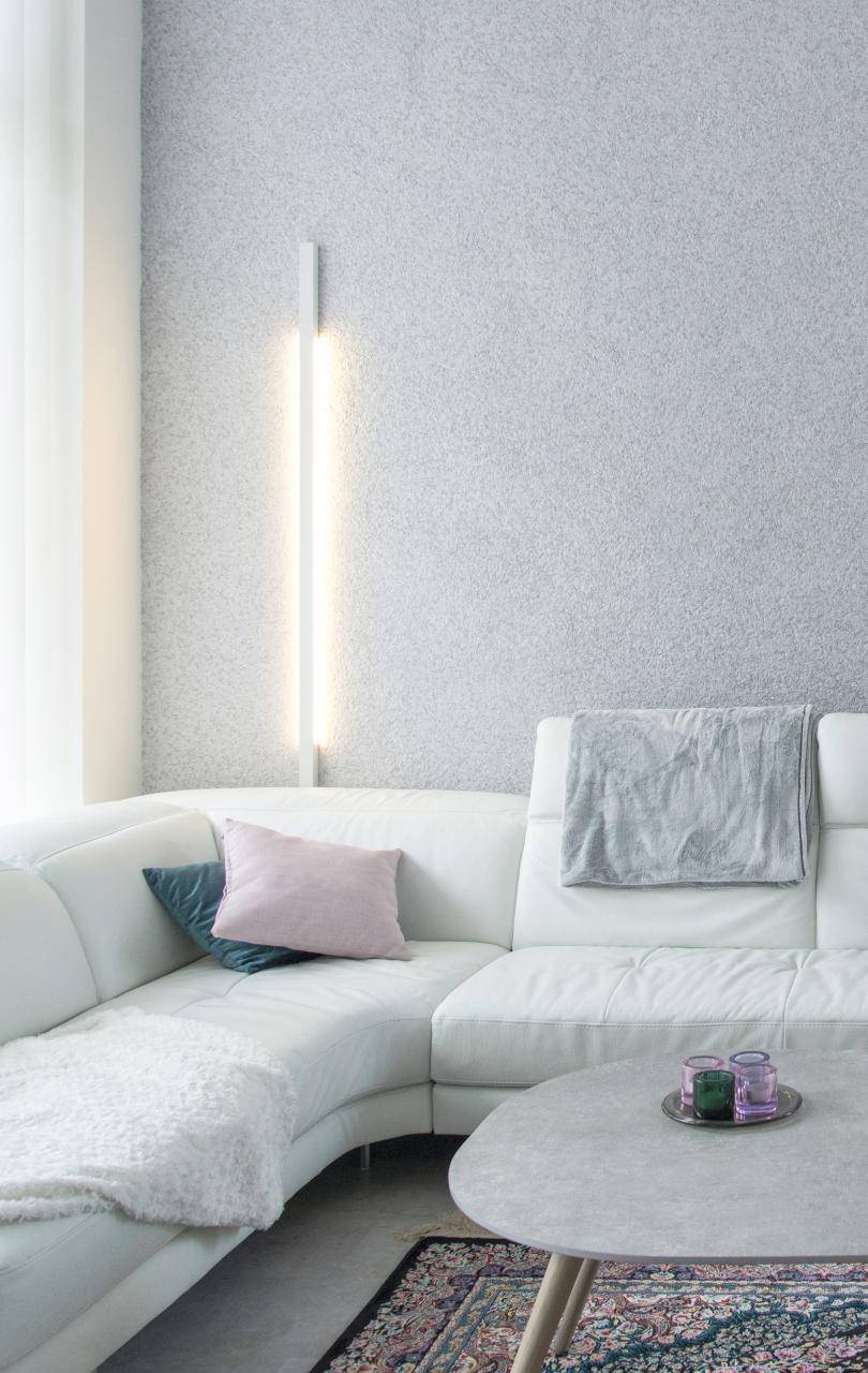 Fondo verde con texto "LED STORE" en blanco dentro de un cuadrado blanco. Ideal para promocionar la marca de su tienda de iluminación LED.